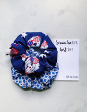 Load image into Gallery viewer, Weekly DUO USA Dogs Scrunchie Duo